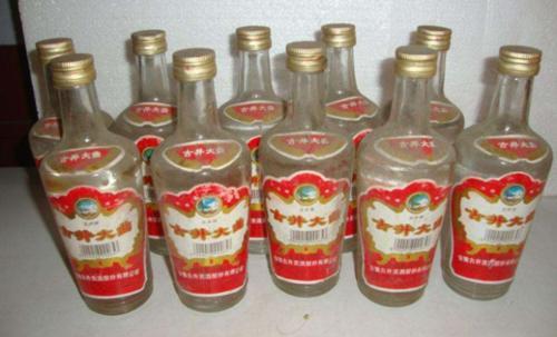 中国最委屈的白酒 货架无人问津，行家却赞其为纯粮佳酿